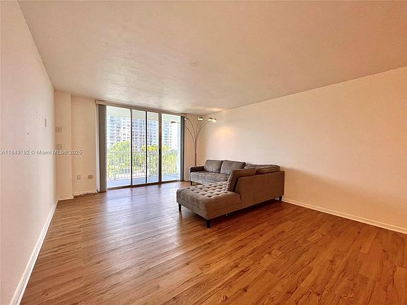 3rd image of 2851 NE 183rd St #2851414E