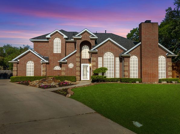 2733 Naples Dr, Hurst, TX 76054