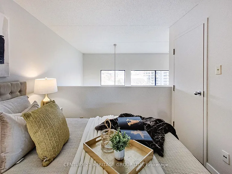 393 King St E #404 — Photo 17