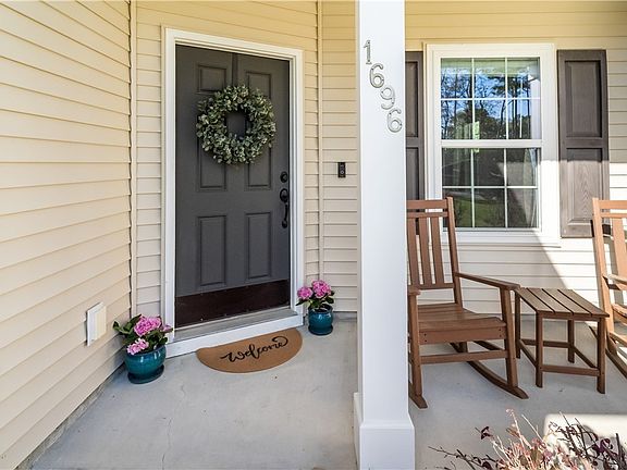 4th image of 1696 Garden Hills Loop