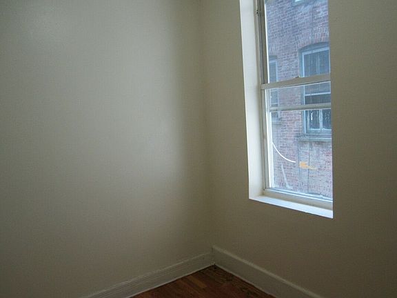 4th image of 221 Lewis Ave APT 3R