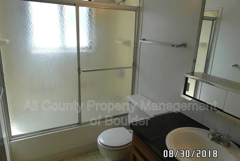 1611 Warren Ave #1 — Photo 8