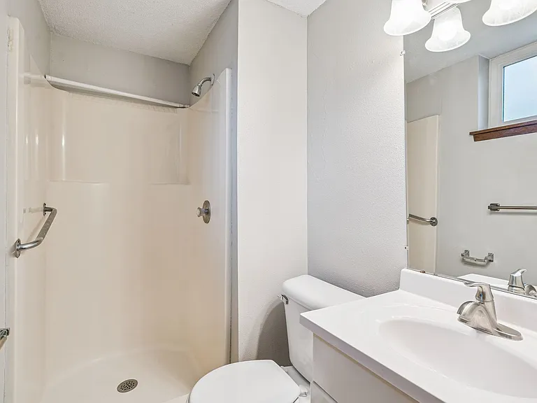 Lantern Square Apartments Spacious 1, 2 & 3 Bedrooms — Photo 45