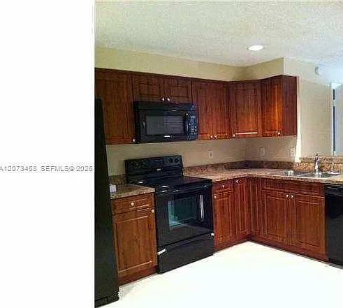 Sectors 3 & 4 Boundary Pl — Photo 2