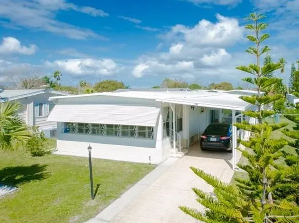 948 Thrush Cir, Barefoot Bay, FL 32976