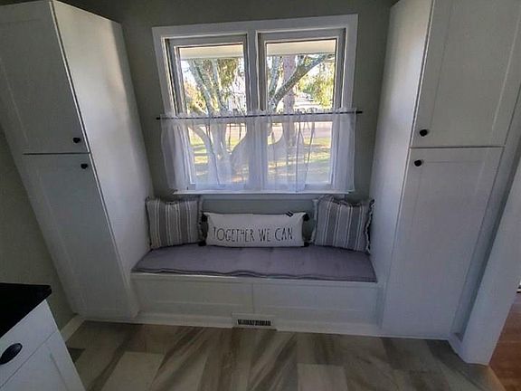3rd image of 615 E Gambier St