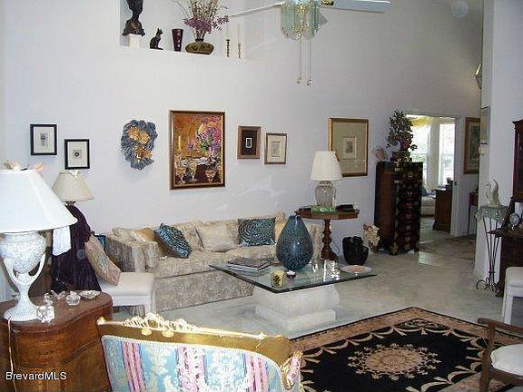 4th image of 7665 Candlewick Dr