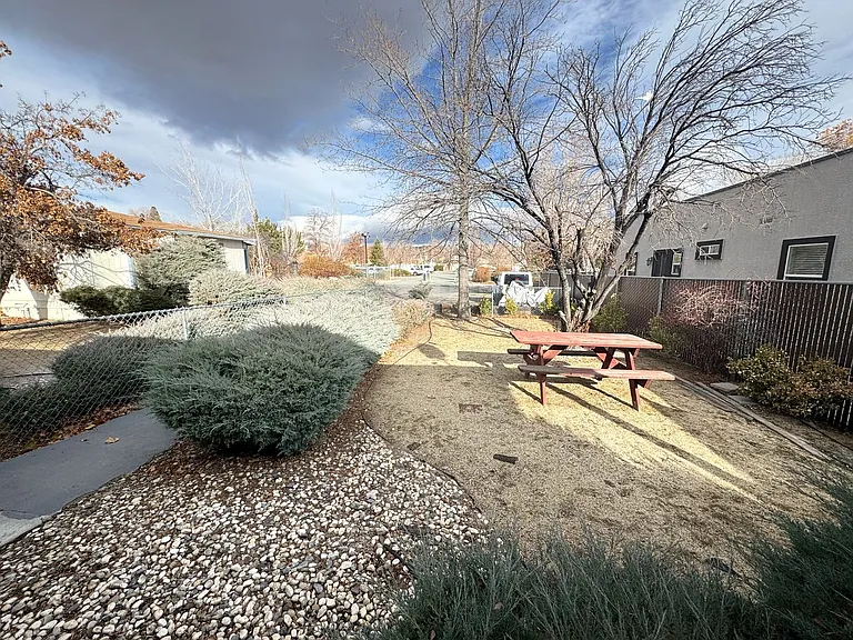 450 Laurel St — Photo 7
