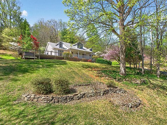 5th image of 689 Mutton Hollow Rd