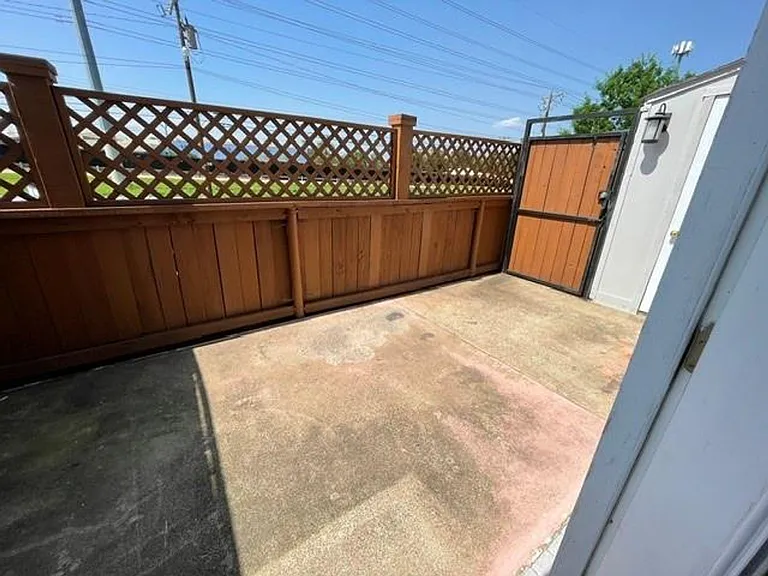 7815 Royal Ln #7815 — Photo 4