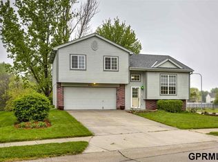 11627 Mary Cir, Omaha, NE 68164