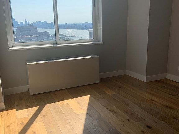 3rd image of 560 W 43rd St APT 34F