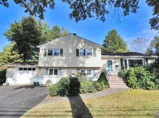 16 Garnett Pl, Norwood, NJ 07648