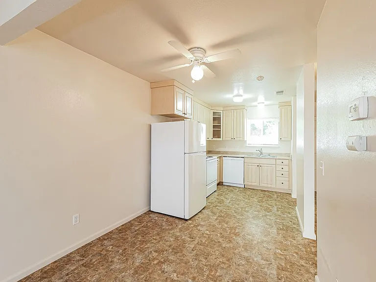 48 Lark Center Dr — Photo 7
