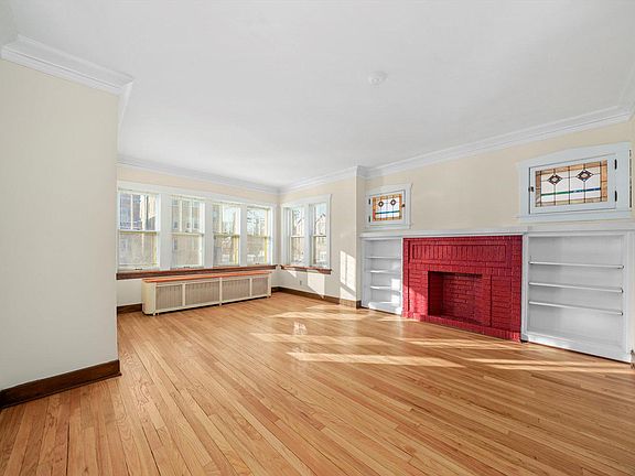 2nd image of 1104 S Oak Park Ave
