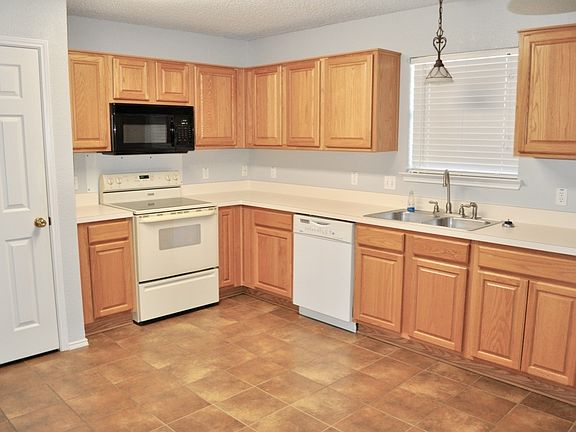 4th image of 229 Lancelot Dr
