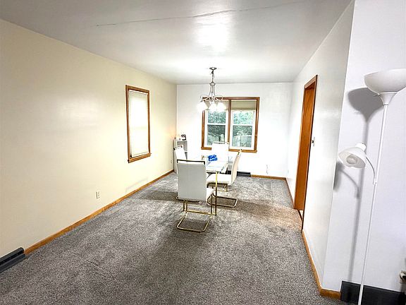 4th image of 1004 Hillcrest Rd
