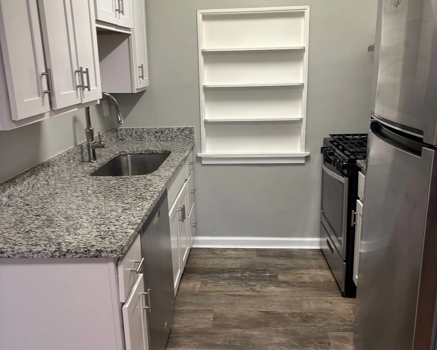 2521 Hackberry - Updated 1 Bedrooms Apts. in E Walnut Hills — Photo 4