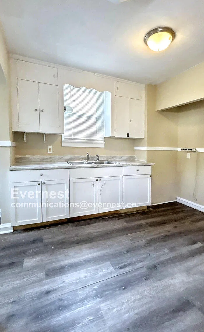 3 bed, 1.0 bath, 1335 sqft, $1,295 — Photo 3