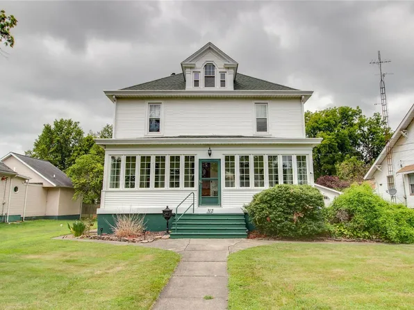 312 N High St, Carlinville, IL 62626
