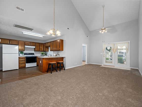 4th image of 873 E Northfield Blvd