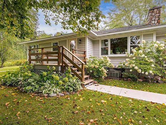 3rd image of 4942 Lester River Rd