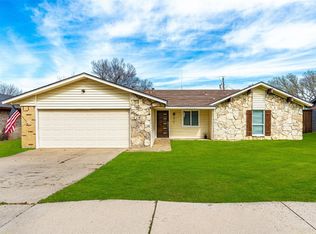 2017 Lexington Pl, Bedford, TX 76022