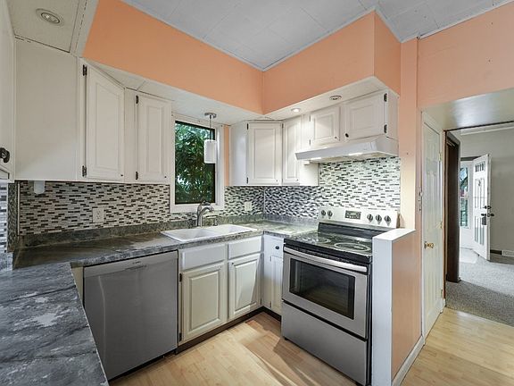 5th image of 30 Duane Ave