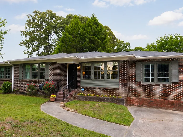 1 Oakdale Dr — Photo 1