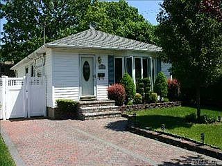1st image of 269 Von Huenfeld St