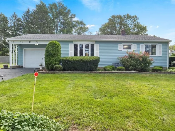 12 Valley View Dr, Penfield, NY 14526
