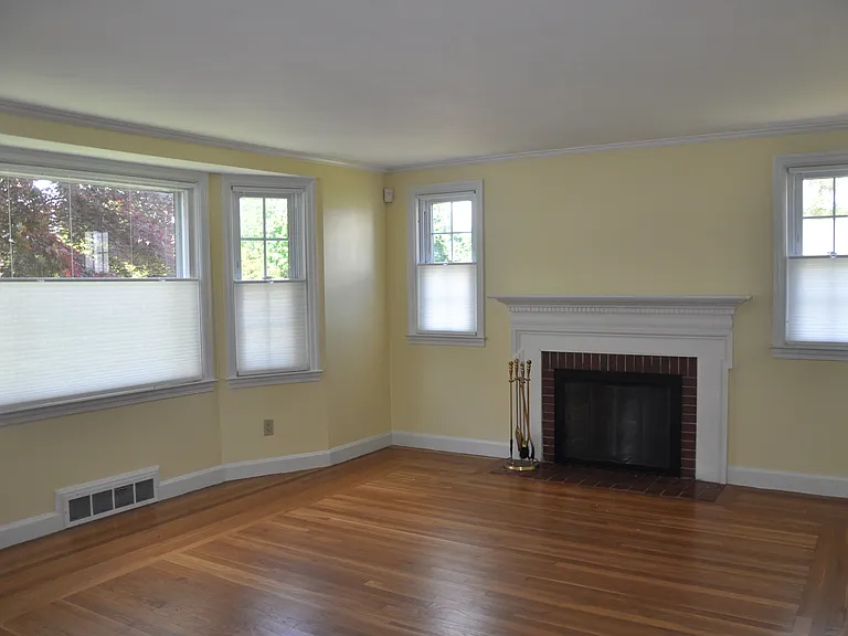 37 Elm Dr — Photo 2