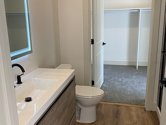 4th image of 723 Mount Vernon Ave #302