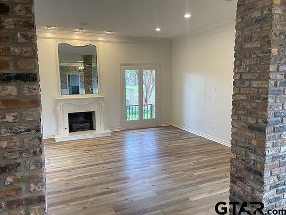 4th image of 1605 Woodlands Dr