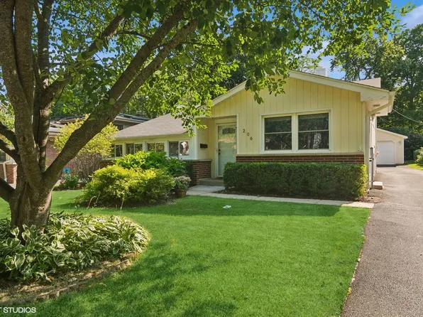 206 Kenloch Ave, Libertyville, IL 60048