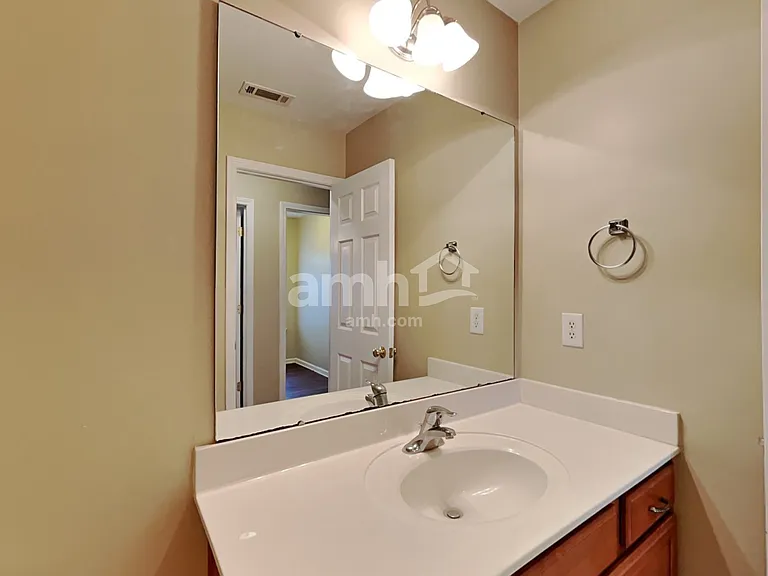 231 Mott Rd — Photo 19