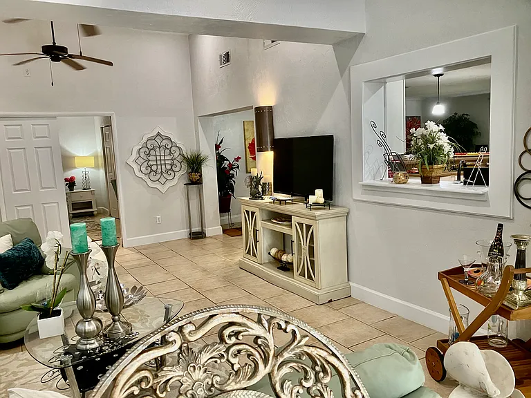 1067 York Way — Photo 4