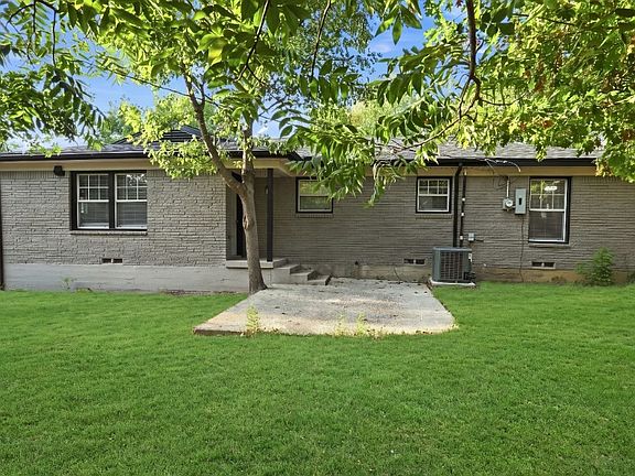 2nd image of 1706 Henderson Ct