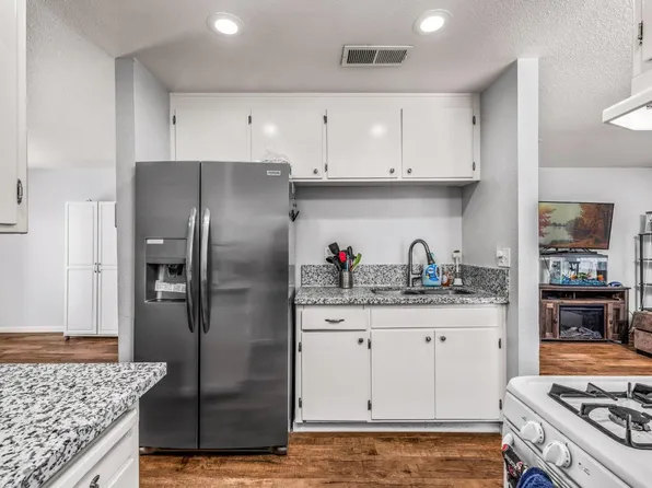 1406 Linden Ct, Livingston, CA 95334