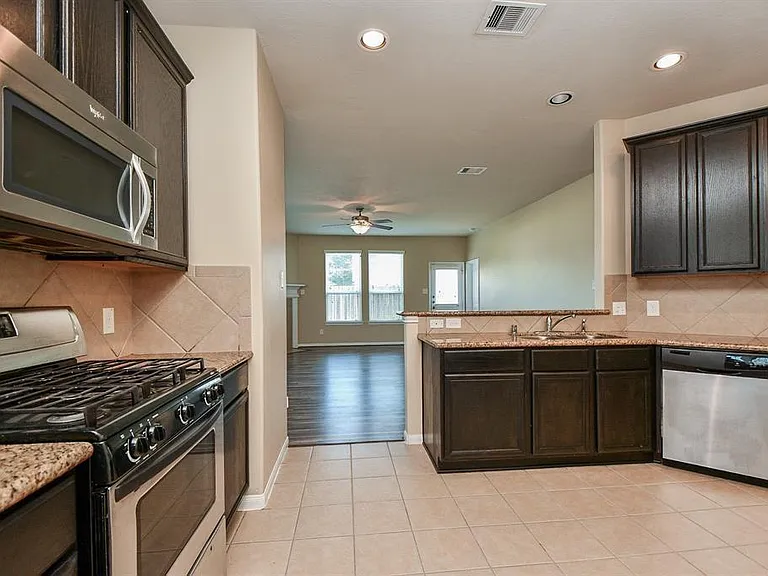 19311 Vermillion Ct — Photo 11