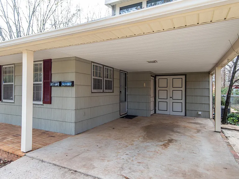 319 Magnolia St — Photo 3