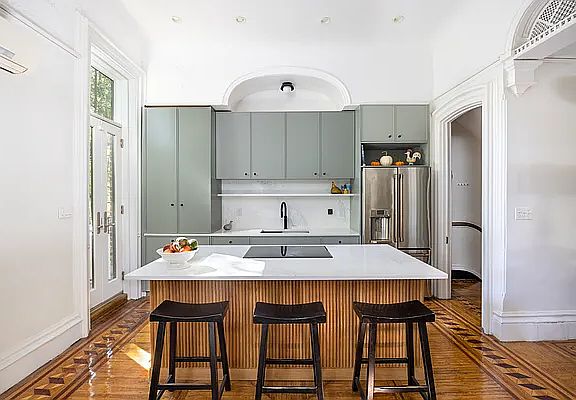 2nd image of 298 Lafayette Ave