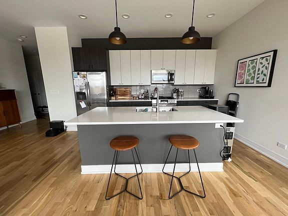3rd image of 2556 W Armitage Ave #404