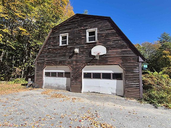 2nd image of 89 Stowe Mountain Road