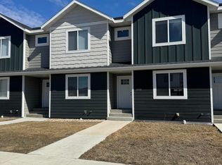 1059 Thames Ct, Grand Forks, ND 58203