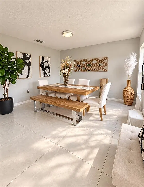 4 bed, 2.5 bath, 3120 sqft, $3,000 — Photo 3