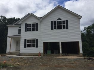 8 Locust Ct, Hackettstown, NJ 07840