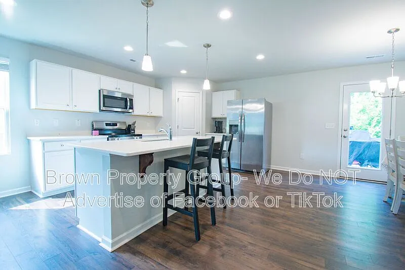 4 bed, 3.0 bath, 2267 sqft, $2,095 — Photo 3