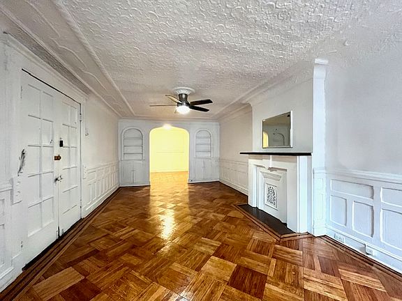 4th image of 810 Putnam Ave #1