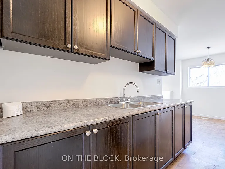 47 Carleton Pl — Photo 15